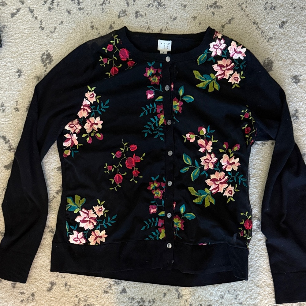 Chic Black Floral Embroidered Cardigan